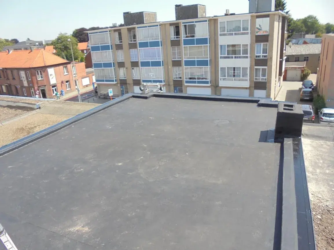 EPDM op een plat dak: dit project toont waarom de details het verschil maken